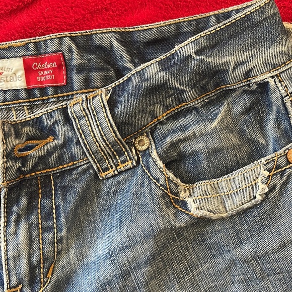 Cute factory distressed Aeropostale jeans - Picture 6 of 9